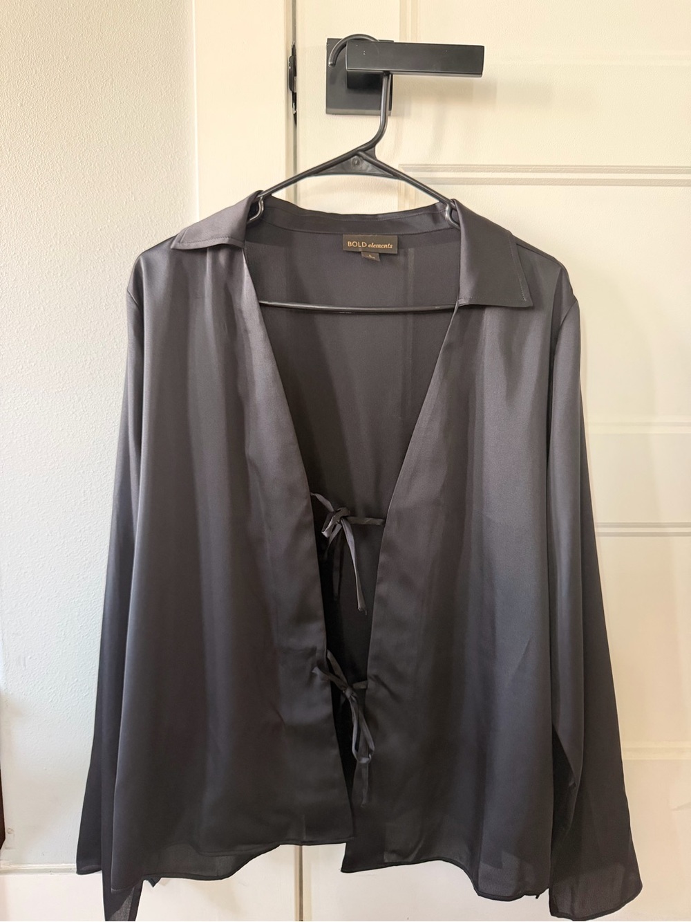 BOLD elements Satin Open-Front Tie Jacket in Black